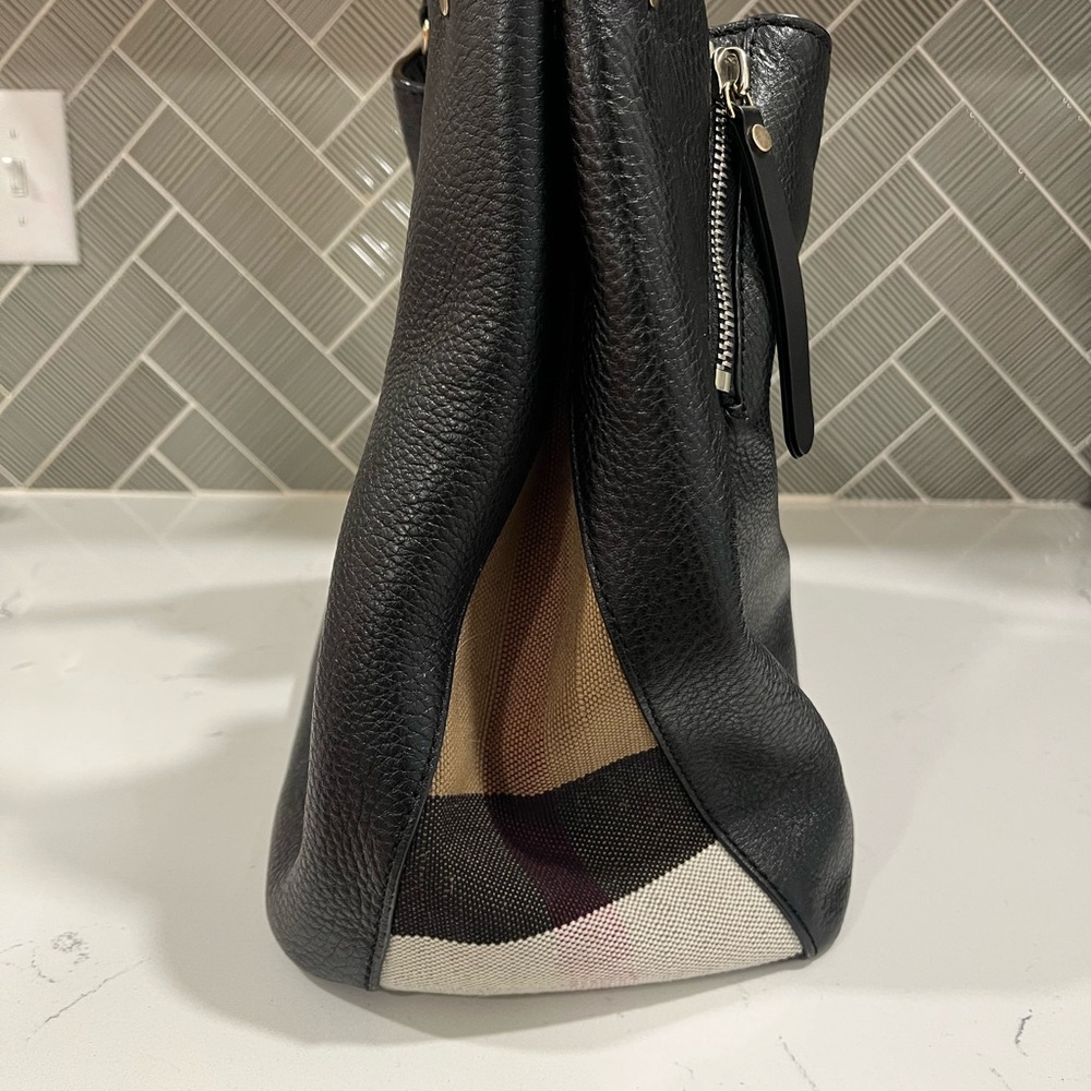 Burberry Maidstone Black Pebbled Leather Shoulder Bag - Picture 3 of 9